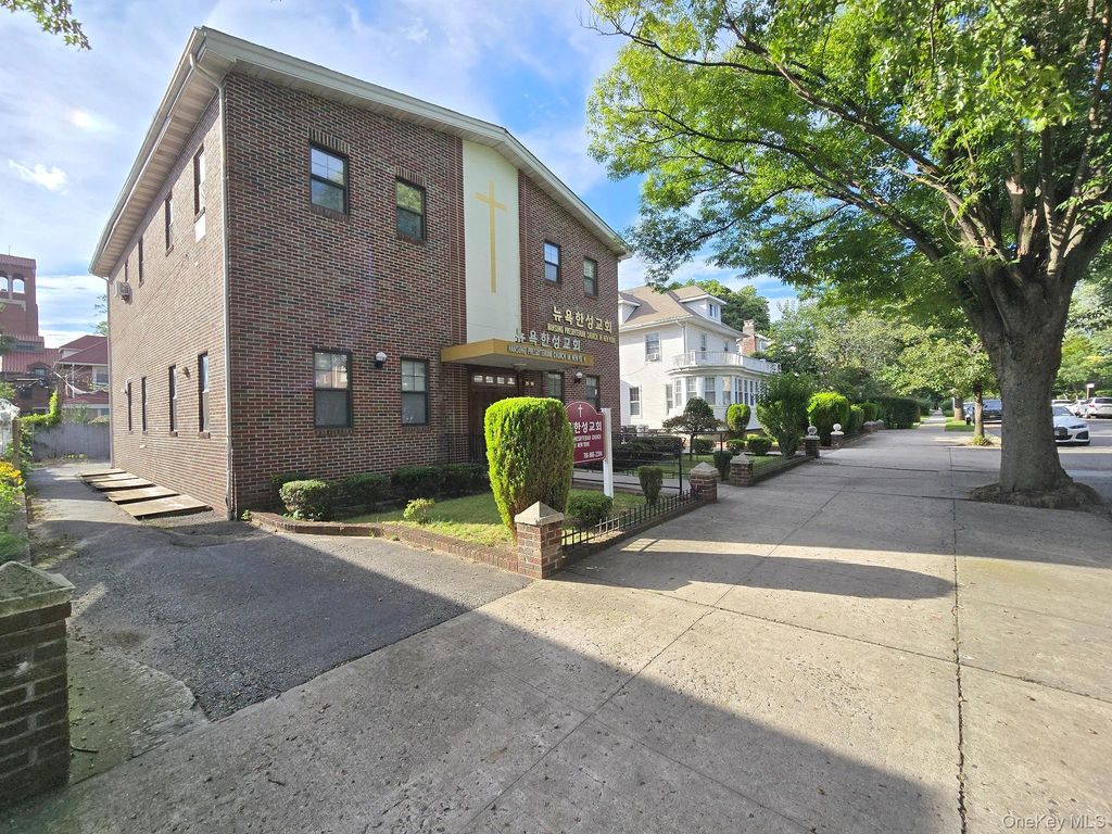 355662 159th Street, Flushing, NY 11358 — exterior