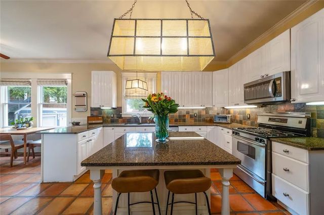 6 White NW Street, Atlanta, GA 30318