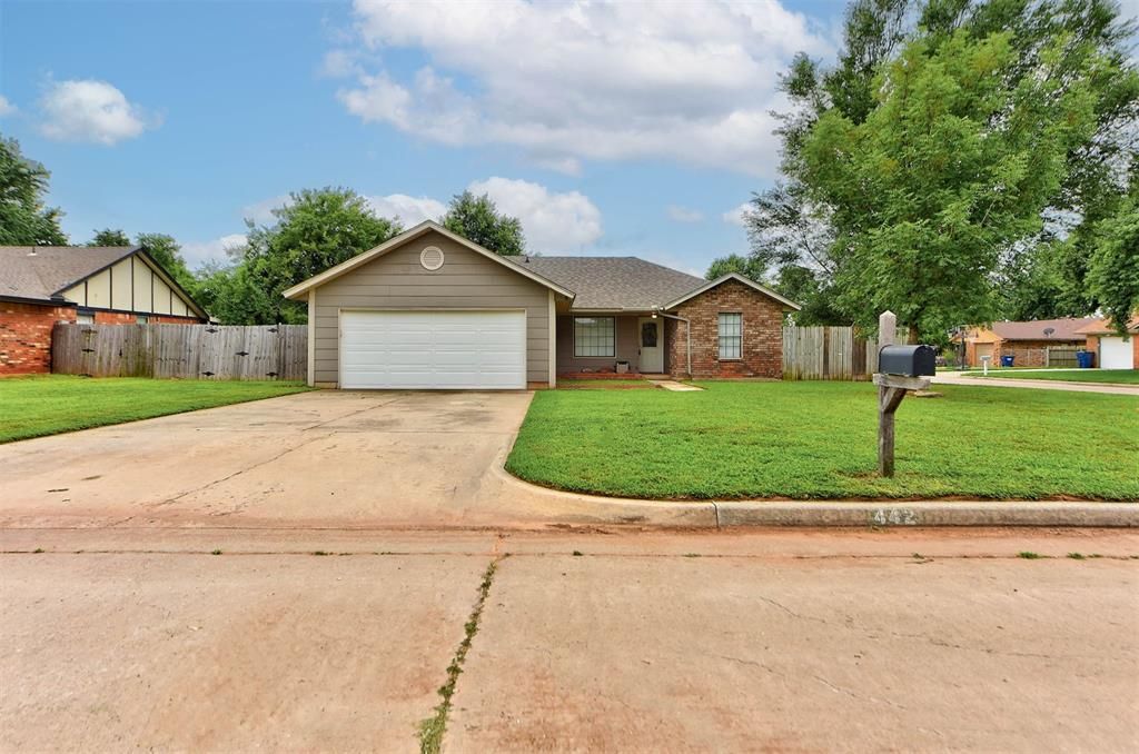 Image 1 of property listing at 442 W Apple Branch Way, Mustang, OK 73064