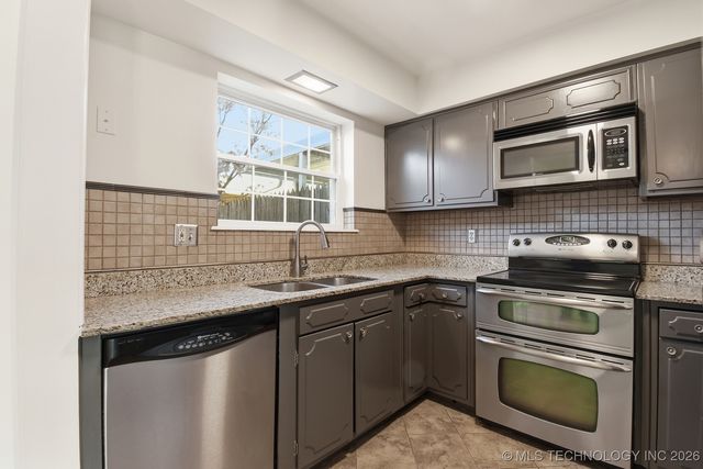 5528 E 46th Street 9, Tulsa, OK 74135