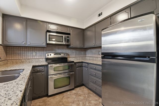 5528 E 46th Street 9, Tulsa, OK 74135