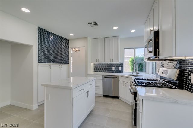 8324 Hollow Wharf Drive, Las Vegas, NV 89128