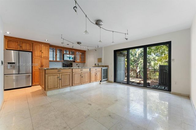 3732 NE 166th St 115, North Miami Beach, FL 33160