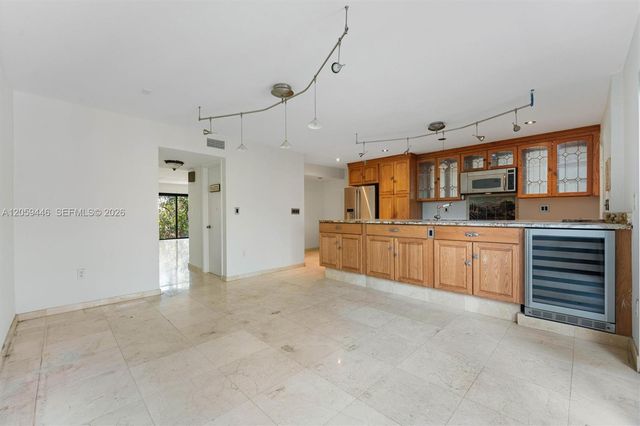 3732 NE 166th St 115, North Miami Beach, FL 33160