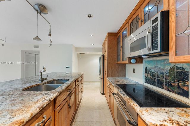 3732 NE 166th St 115, North Miami Beach, FL 33160