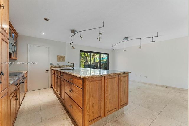 3732 NE 166th St 115, North Miami Beach, FL 33160