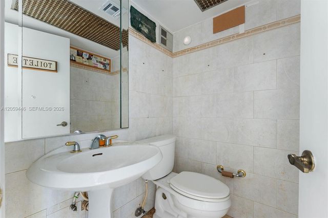 3732 NE 166th St 115, North Miami Beach, FL 33160