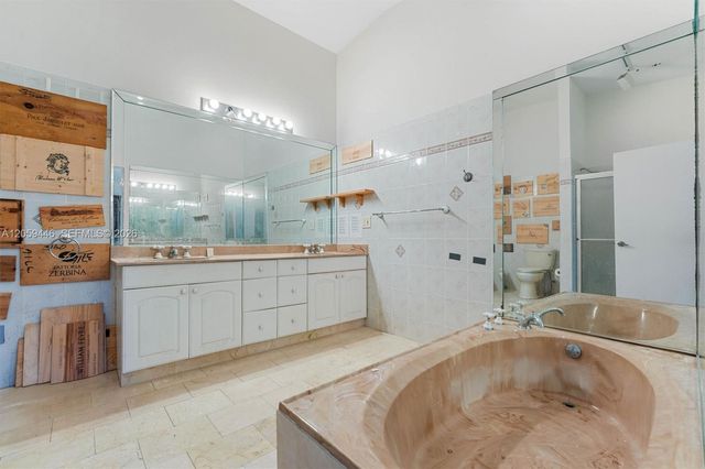 3732 NE 166th St 115, North Miami Beach, FL 33160