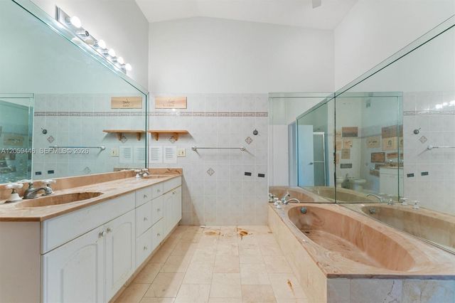 3732 NE 166th St 115, North Miami Beach, FL 33160