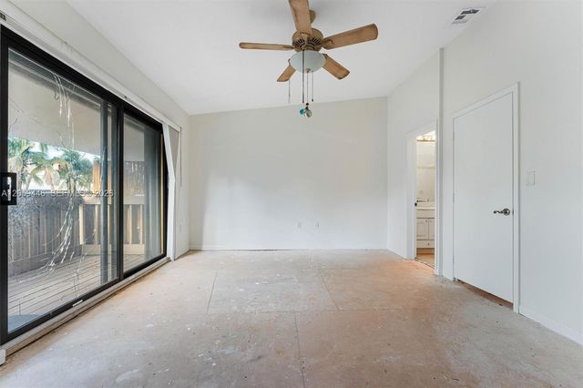 3732 NE 166th St 115, North Miami Beach, FL 33160