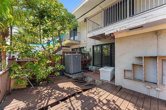 3732 NE 166th St 115, North Miami Beach, FL 33160