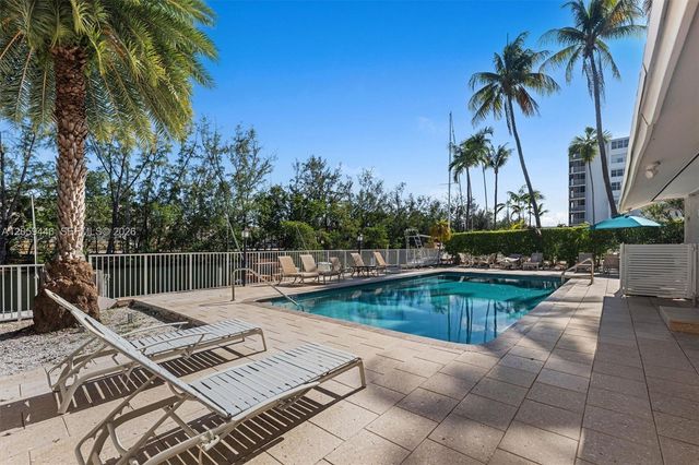 3732 NE 166th St 115, North Miami Beach, FL 33160