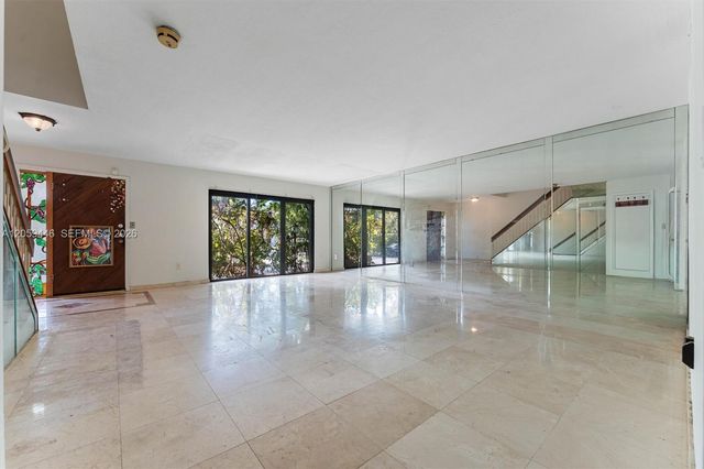 3732 NE 166th St 115, North Miami Beach, FL 33160