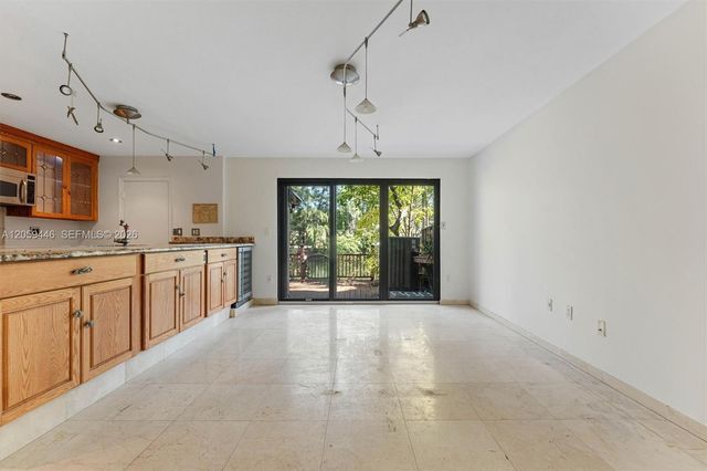 3732 NE 166th St 115, North Miami Beach, FL 33160