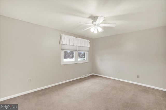 2172 SOUTHBROOK DR, York, PA 17403