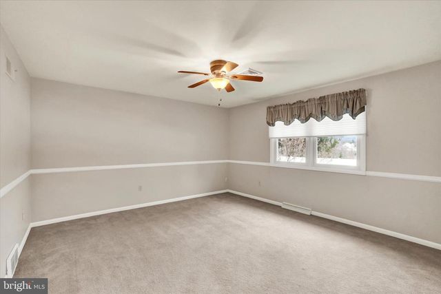 2172 SOUTHBROOK DR, York, PA 17403