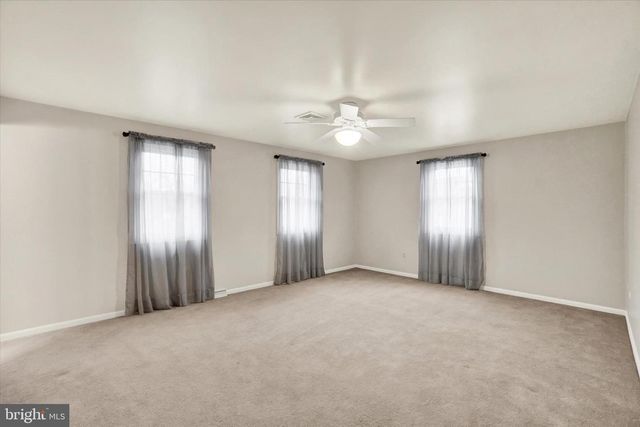 2172 SOUTHBROOK DR, York, PA 17403