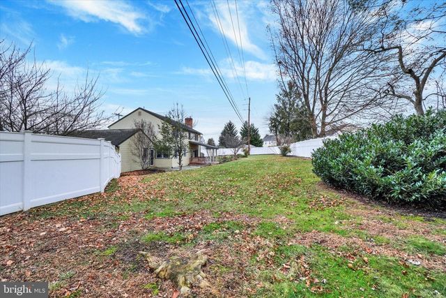 2172 SOUTHBROOK DR, York, PA 17403