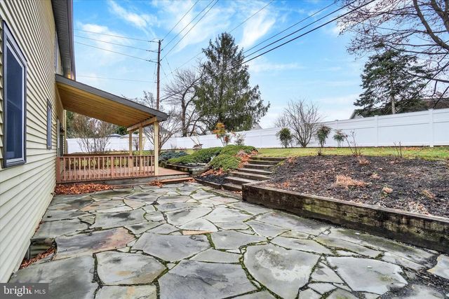 2172 SOUTHBROOK DR, York, PA 17403