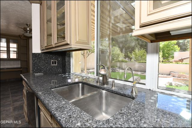 1004 LOS JARDINES Circle, El Paso, TX 79912