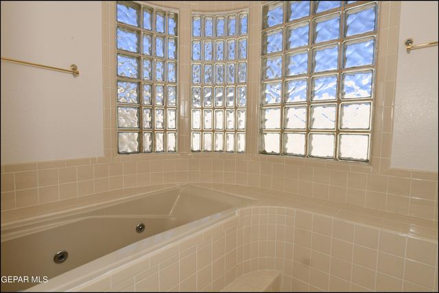 1004 LOS JARDINES Circle, El Paso, TX 79912