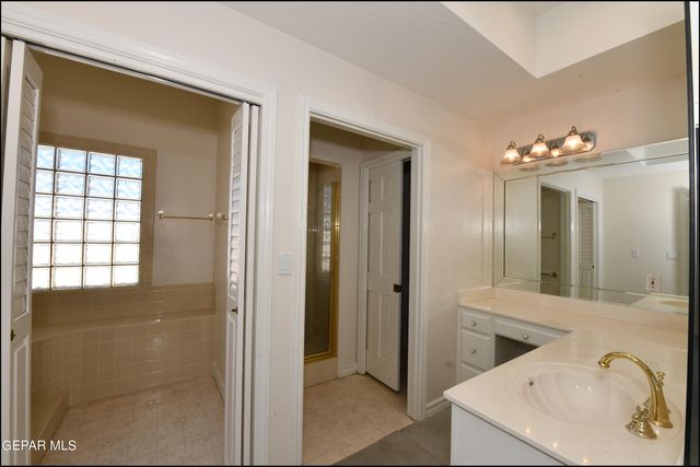 1004 LOS JARDINES Circle, El Paso, TX 79912