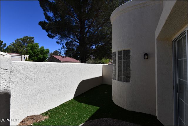 1004 LOS JARDINES Circle, El Paso, TX 79912