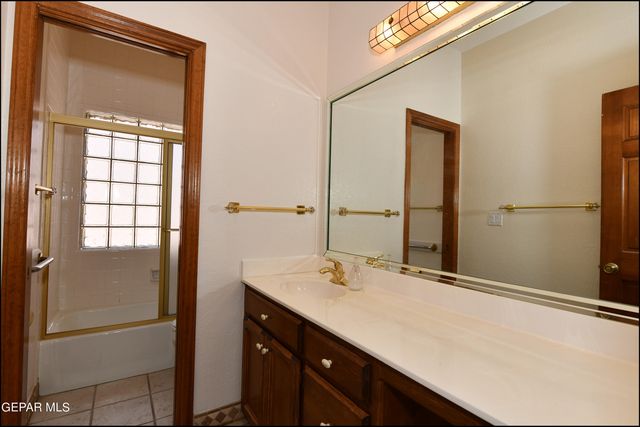 1004 LOS JARDINES Circle, El Paso, TX 79912