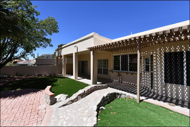 1004 LOS JARDINES Circle, El Paso, TX 79912