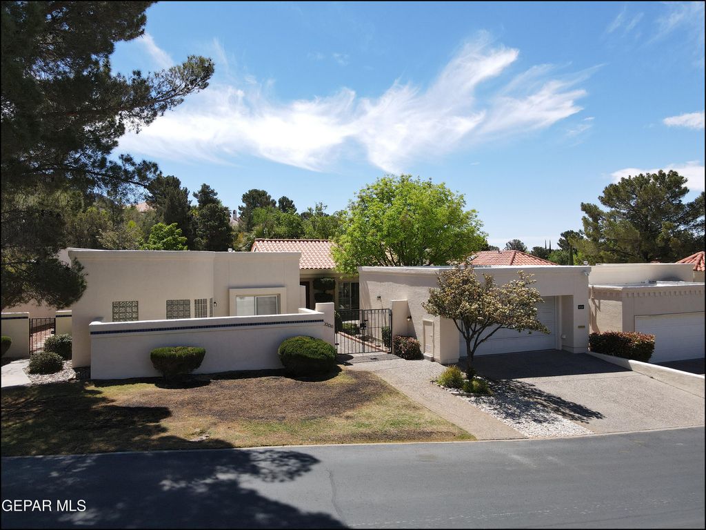 1004 LOS JARDINES Circle, El Paso, TX 79912