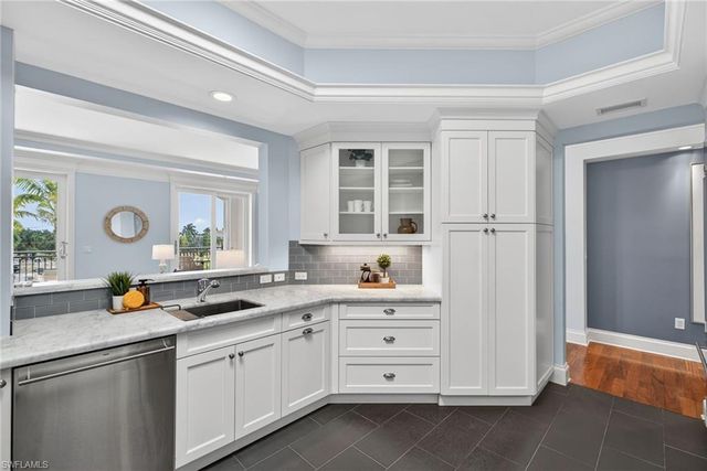 625 5th AVE S PH-302, Naples, FL 34102