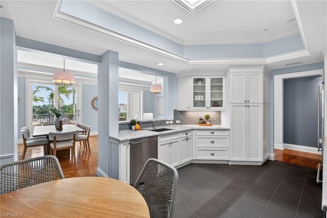 625 5th AVE S PH-302, Naples, FL 34102