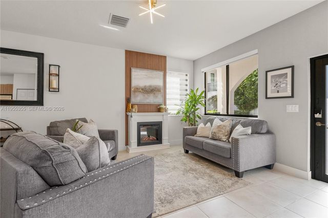 4809 NW 83rd Pkwy, Doral, FL 33166