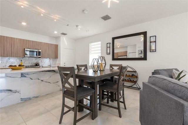 4809 NW 83rd Pkwy, Doral, FL 33166