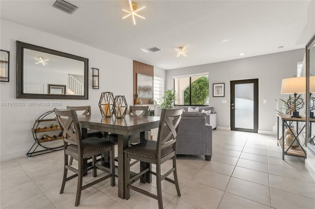 4809 NW 83rd Pkwy, Doral, FL 33166