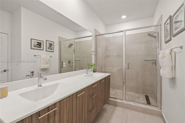 4809 NW 83rd Pkwy, Doral, FL 33166