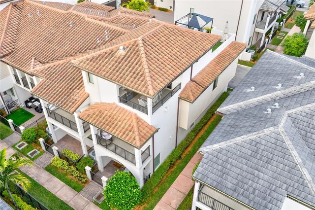 4809 NW 83rd Pkwy, Doral, FL 33166