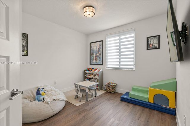 4809 NW 83rd Pkwy, Doral, FL 33166