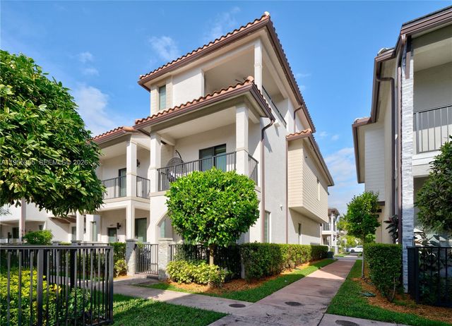 4809 NW 83rd Pkwy, Doral, FL 33166