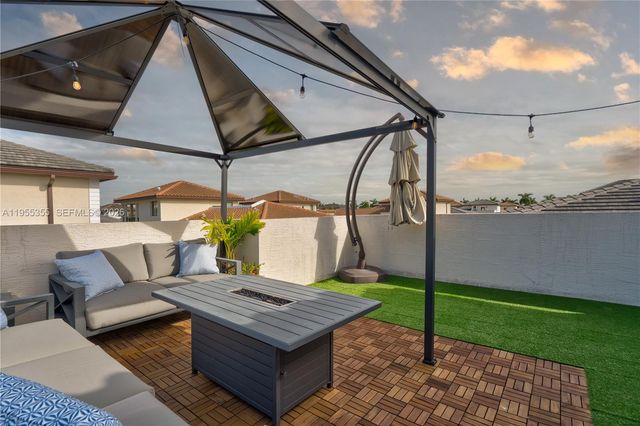 4809 NW 83rd Pkwy, Doral, FL 33166