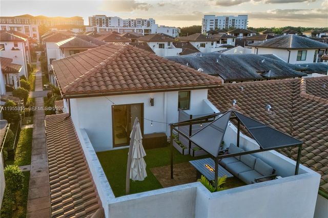 4809 NW 83rd Pkwy, Doral, FL 33166