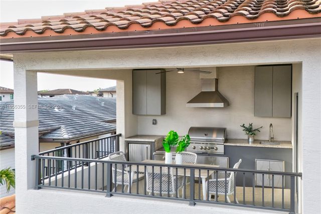 4809 NW 83rd Pkwy, Doral, FL 33166