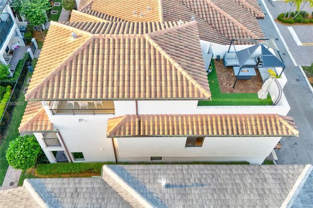 4809 NW 83rd Pkwy, Doral, FL 33166