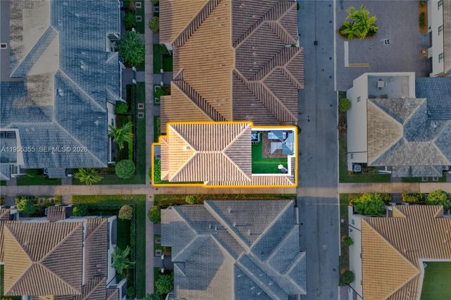 4809 NW 83rd Pkwy, Doral, FL 33166