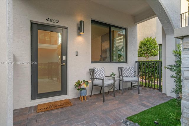 4809 NW 83rd Pkwy, Doral, FL 33166