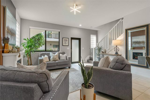 4809 NW 83rd Pkwy, Doral, FL 33166