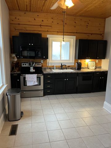 201 Pleasant St, Mount Pleasant, TN 38474