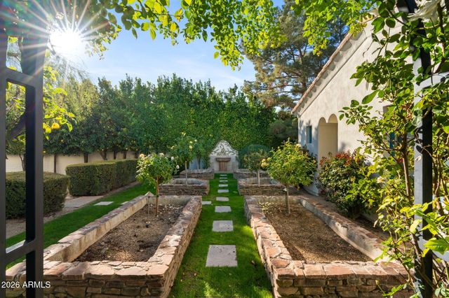 8500 N GOLF Drive, Paradise Valley, AZ 85253