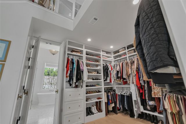 203 Black Wolf RUN, Austin, TX 78738