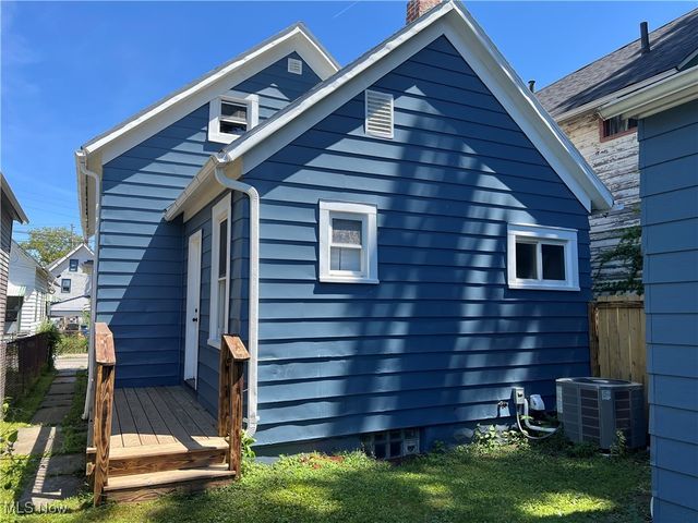 3290 W 23rd Place, Cleveland, OH 44109